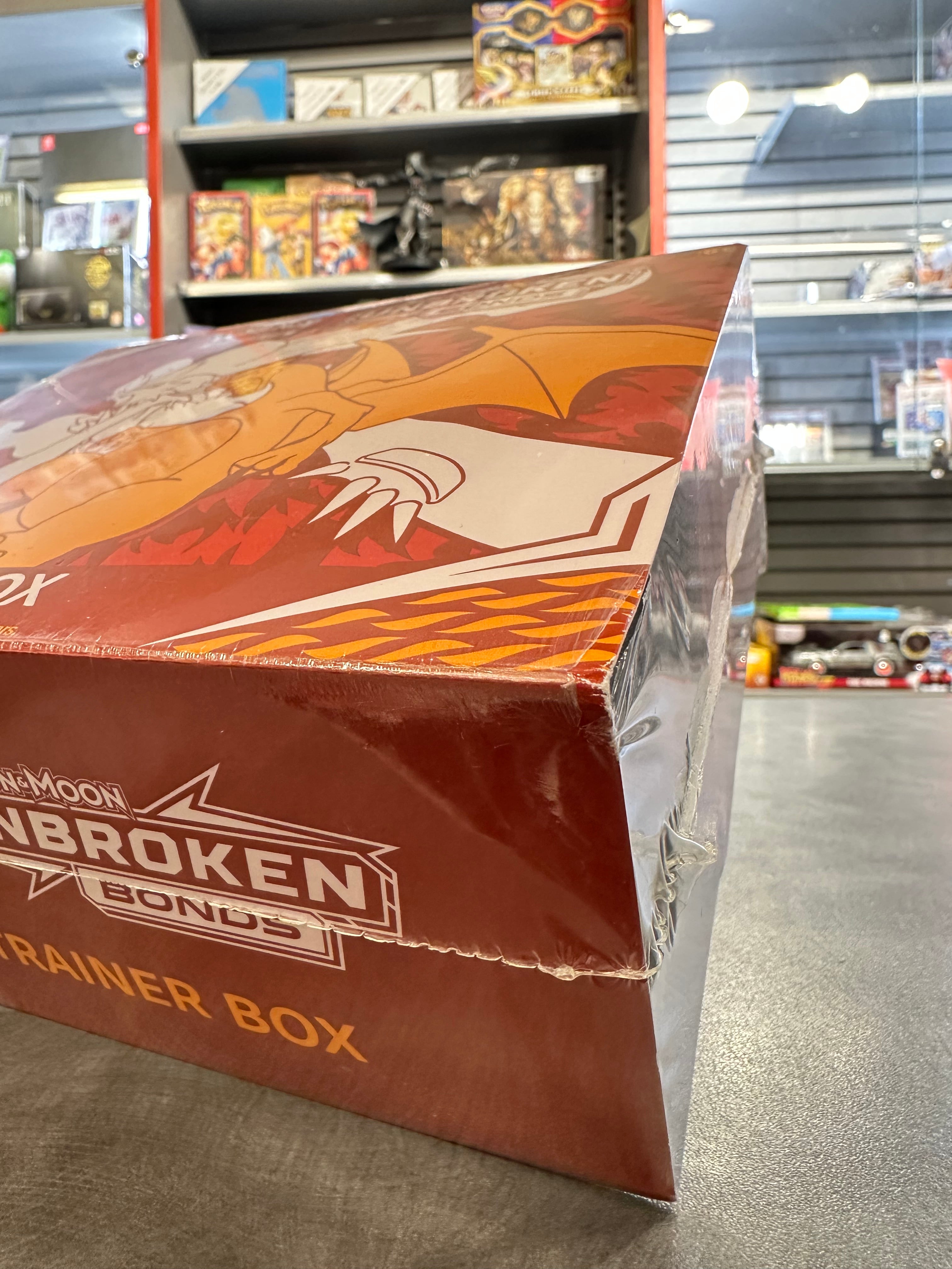 Pokemon - Unbroken Bonds - Elite Trainer Box (ETB) Se bilder for tilstand