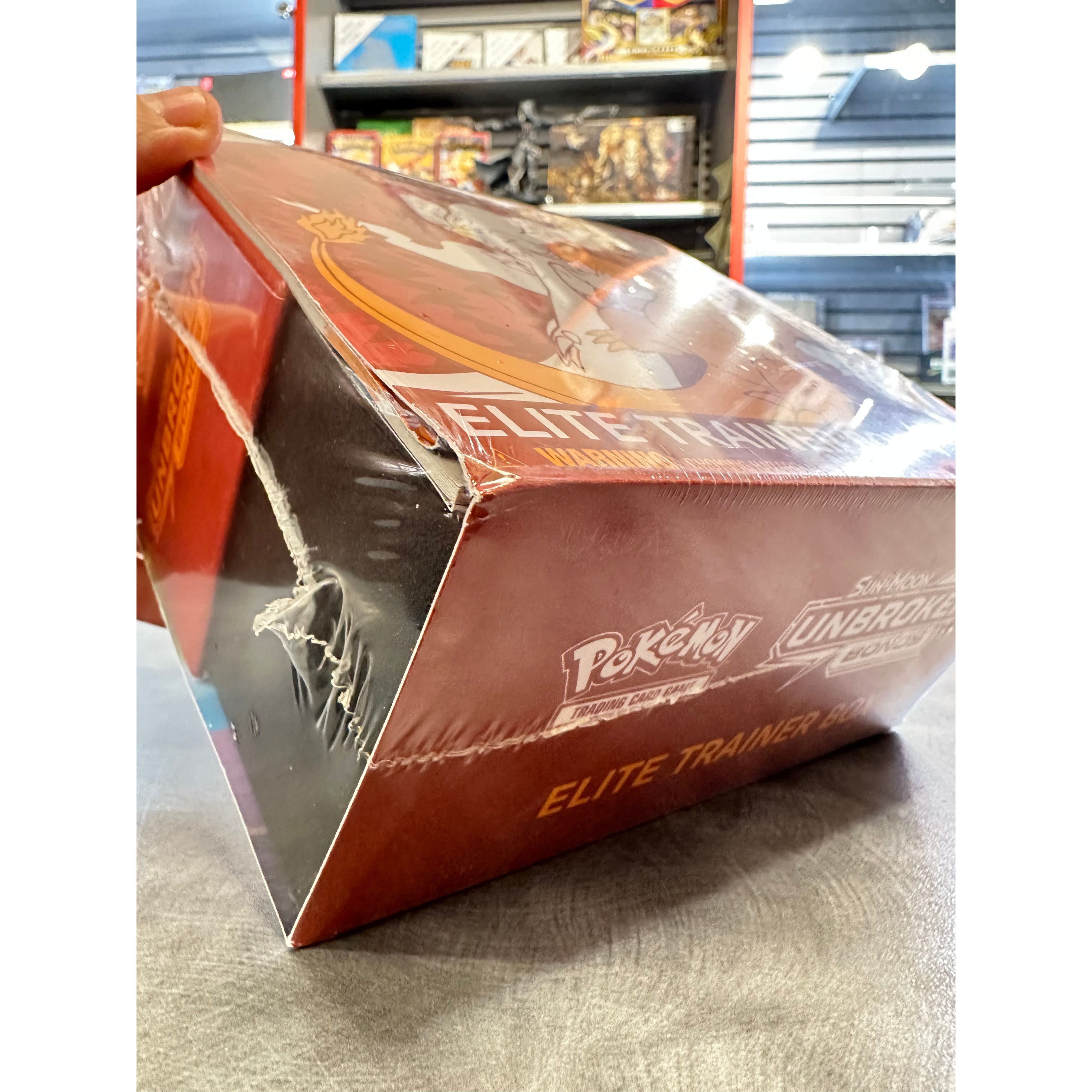 Pokemon - Unbroken Bonds - Elite Trainer Box (ETB) Se bilder for tilstand