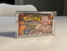 Akryl Booster Pack Pokemon Topps (MTG Collector, og andre samlekort pakker) thumbnail