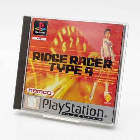 R4: Ridge Racer Type 4 (PLATINUM) til PlayStation 1 (PS1)