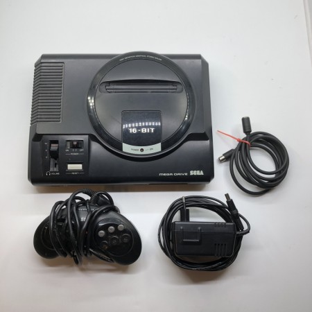 Sega Mega Drive konsoll/maskin med kontroll og kabler