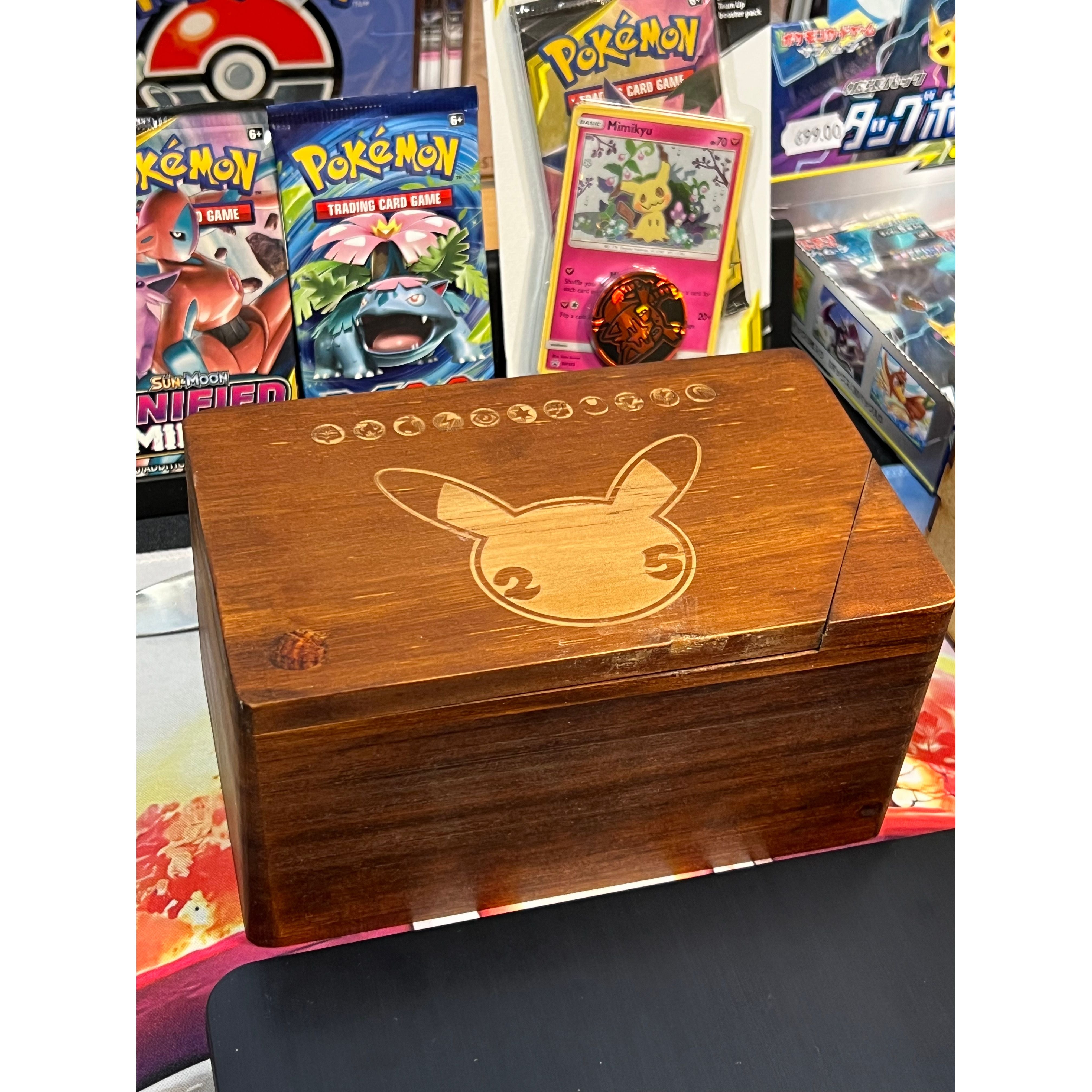 Pokemon - Mystery Chest Live Event - Mørkt Skrin (Skrin medfølger ikke)