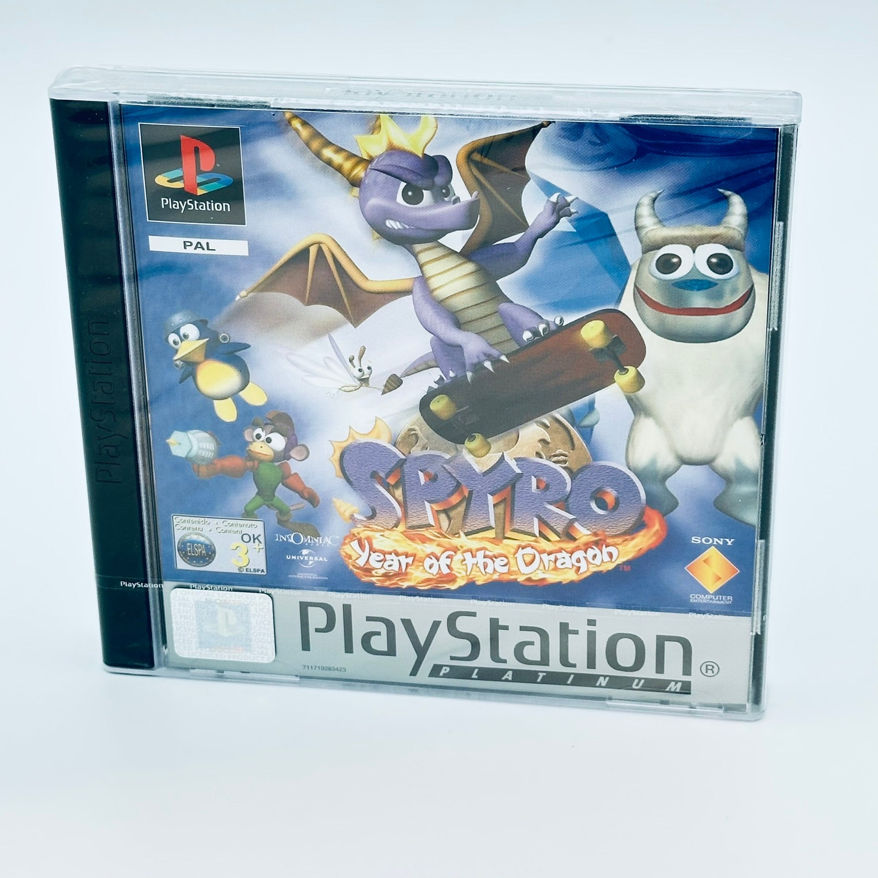 Spyro: Year of the Dragon Platinum (Ny - litt knust bak se bilde 2) - PlayStation 1 (PS1)
